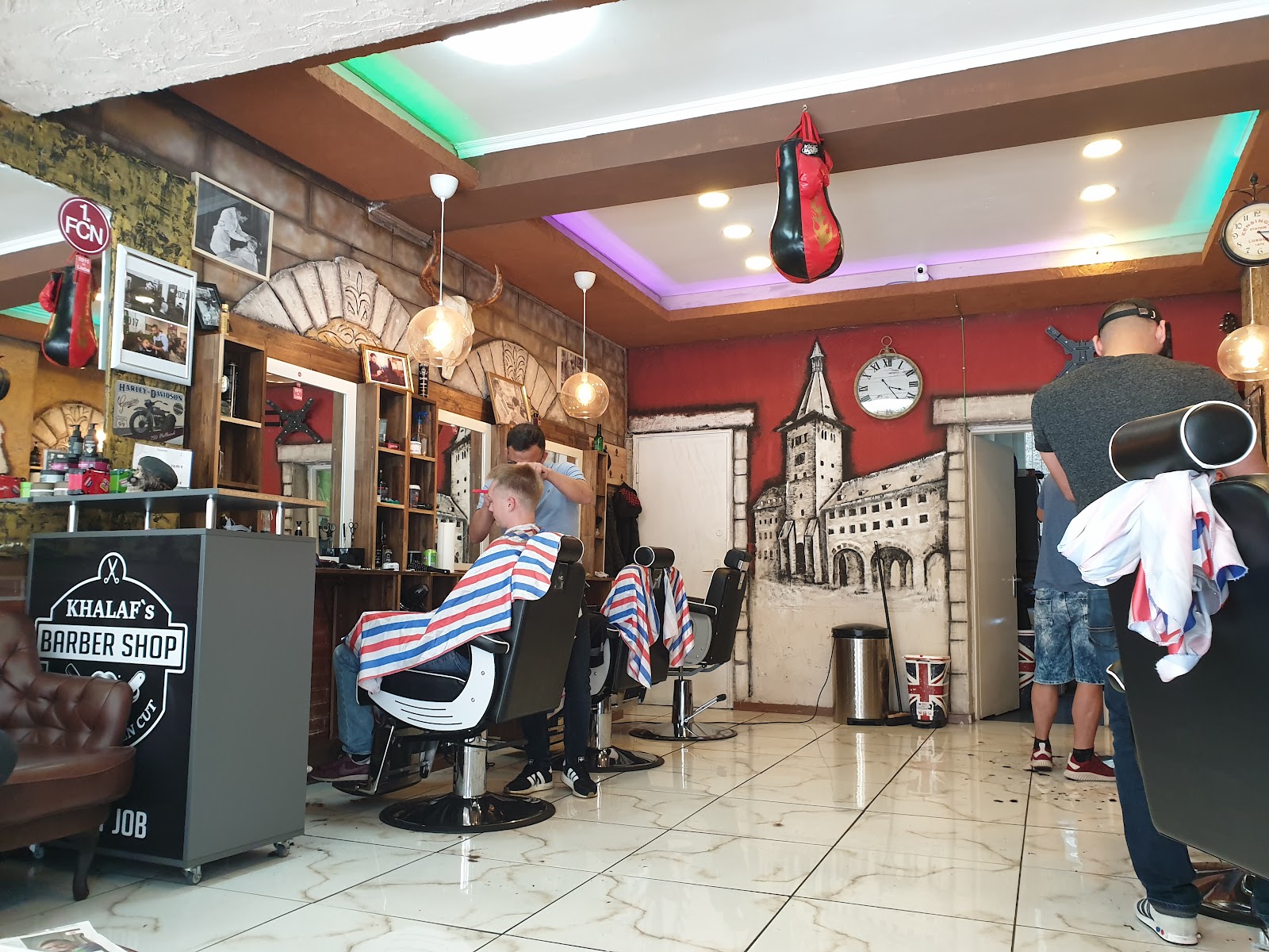 Innenaufnahme BARBER SHOP by Khalaf